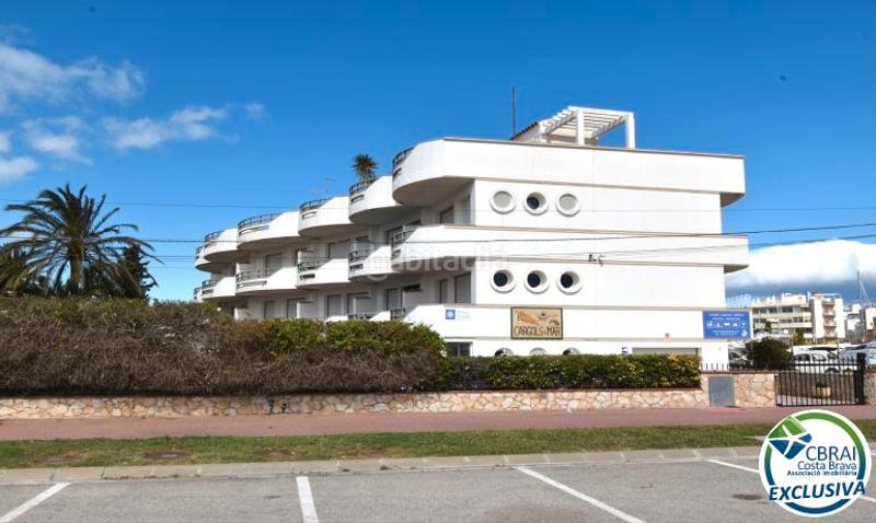 Foto bf273675-a03a-4398-9bbf-cfd34a85fa2e. Casa complejo de seis casas con amarre en primera línea de mar en Empuriabrava