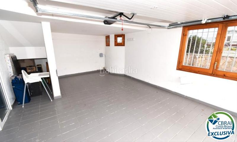 Foto e35d2404-ed5d-49bd-9cd3-dfbf239bea9a. Casa complejo de seis casas con amarre en primera línea de mar en Empuriabrava