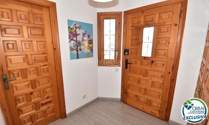 Foto ef701faa-ce9c-48a4-b0d4-af64b06b675f. Casa complejo de seis casas con amarre en primera línea de mar en Empuriabrava