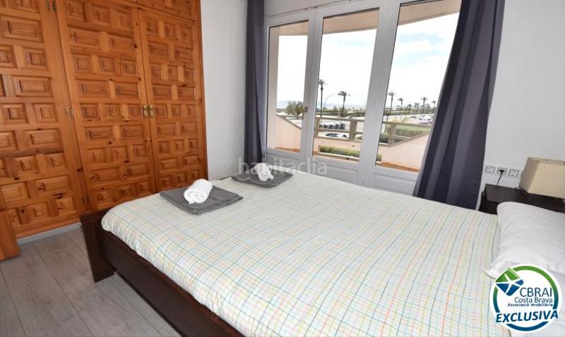 Foto f0abc8c6-1363-4407-9f1d-1fe2bcbc0f22. Casa complejo de seis casas con amarre en primera línea de mar en Empuriabrava