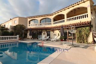 Chalet  Carrer andalusia. Exclusiva casa con vistas al mar y amplio jardín con piscina pri