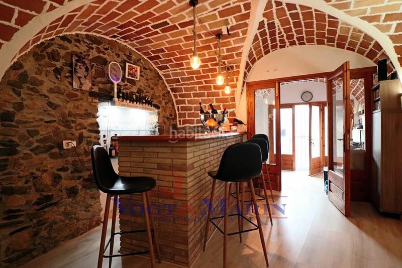 Foto 919ac5d4-6e81-4804-87b6-e73a4d98305f. Casa adosada casa con encanto rústico-modernista en el corazón en Garriguella