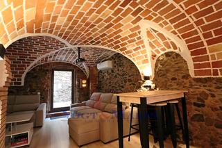 Casa adossada  Carrer principal. Casa con encanto rústico-modernista en el corazón de garriguella