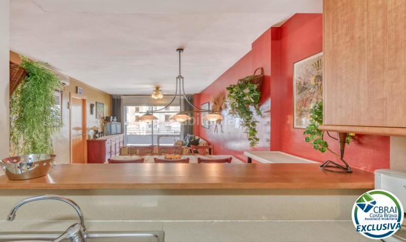 Foto 0a99991a-d771-449c-9b45-a71c32221061. Apartamento  con vista parcial al mar y parking privado en salatà. en Roses