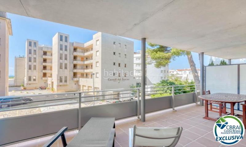Foto 3f66e403-b85a-4e95-a4c6-a17a24e04569. Apartamento  con vista parcial al mar y parking privado en salatà. en Roses