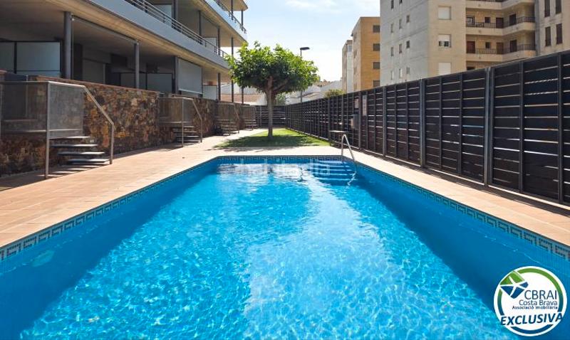 Foto 48ee0638-ac03-4e77-aa26-b43960a884b3. Apartamento  con vista parcial al mar y parking privado en salatà. en Roses