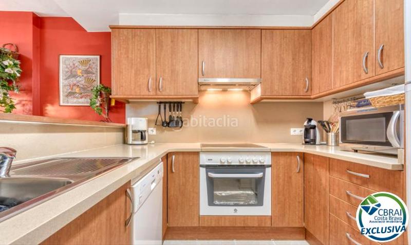 Foto 75cbfe69-39fb-461c-a213-359b709f0c88. Apartamento  con vista parcial al mar y parking privado en salatà. en Roses