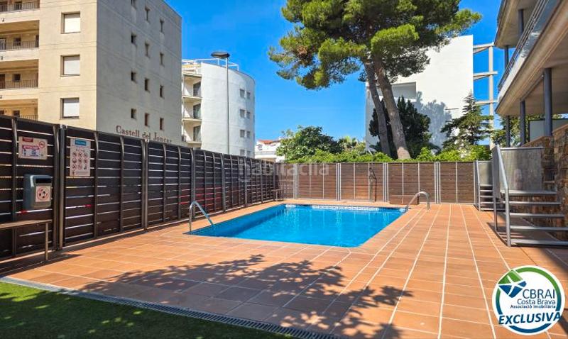 Foto 7d7eec50-bf57-4505-88fe-3dc9a0f78599. Apartamento  con vista parcial al mar y parking privado en salatà. en Roses