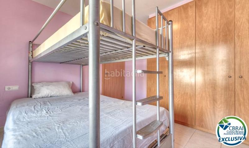 Foto 8d1134e1-0f65-421c-a61d-a000d4027d21. Apartamento  con vista parcial al mar y parking privado en salatà. en Roses