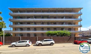 Apartamento  Carrer de joanot martorell. Apartamento con vista parcial al mar y parking privado en salatà