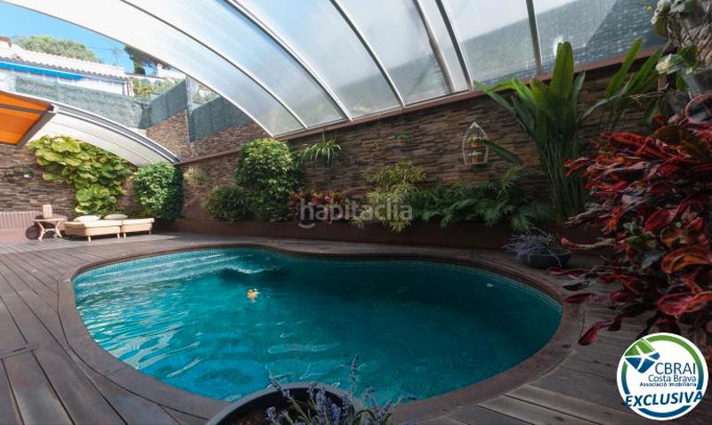 Foto 05e3738e-5aaa-4606-8c58-842b583099f1. Chalet casa moderna de alto standing con piscina cubierta . en Roses