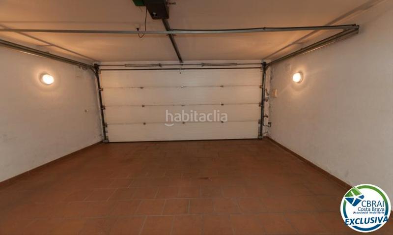 Foto 08b0ddbd-4578-4b74-a547-049e6d71374f. Chalet casa moderna de alto standing con piscina cubierta . en Roses