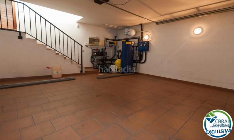 Foto 09e48343-9a73-4f7a-ac94-868c1a3c21db. Chalet casa moderna de alto standing con piscina cubierta . en Roses