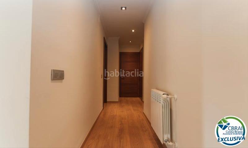 Foto 2caed532-d1b2-4a23-90b3-617389e838b1. Chalet casa moderna de alto standing con piscina cubierta . en Roses