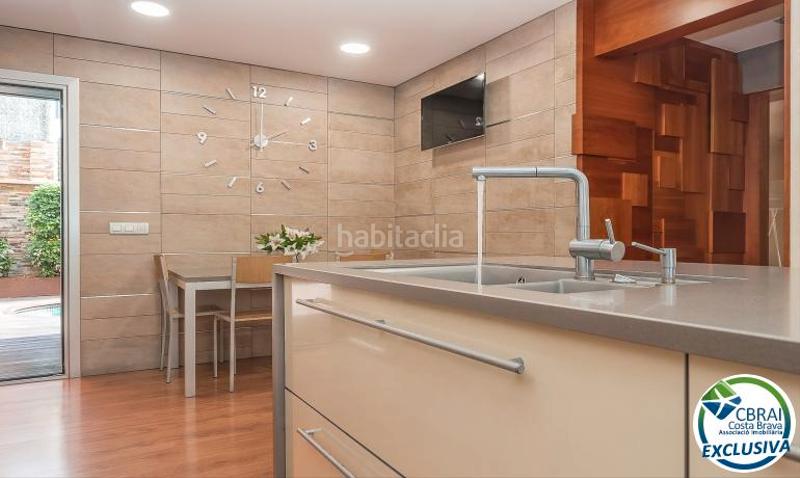 Foto 2ce52e2b-8987-4409-9992-80f8c21a6d63. Chalet casa moderna de alto standing con piscina cubierta . en Roses