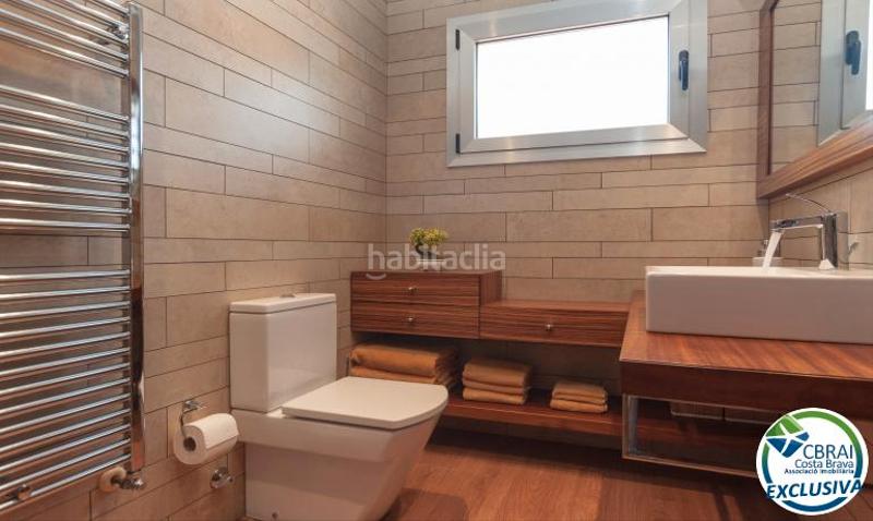 Foto 58a7d506-471e-4768-98cf-5aa5d7790191. Chalet casa moderna de alto standing con piscina cubierta . en Roses