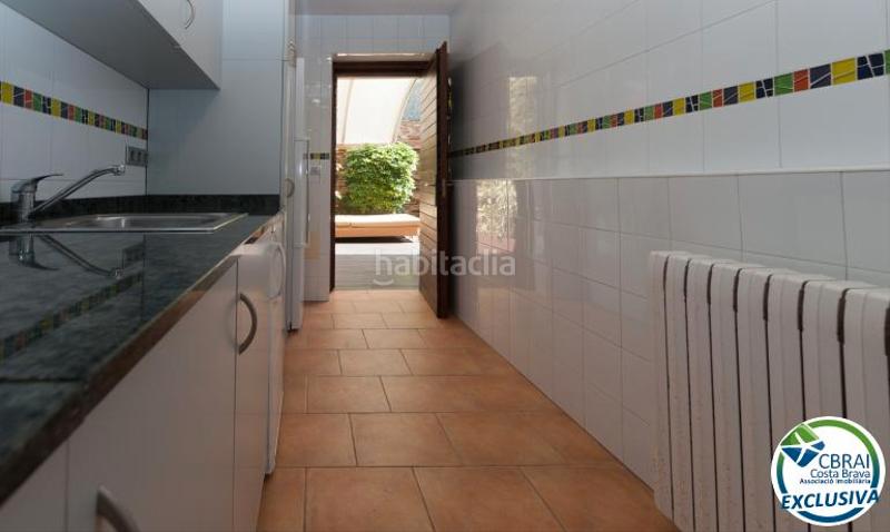 Foto 6a87bf95-ee61-4f89-9b25-1b970b8ace07. Chalet casa moderna de alto standing con piscina cubierta . en Roses