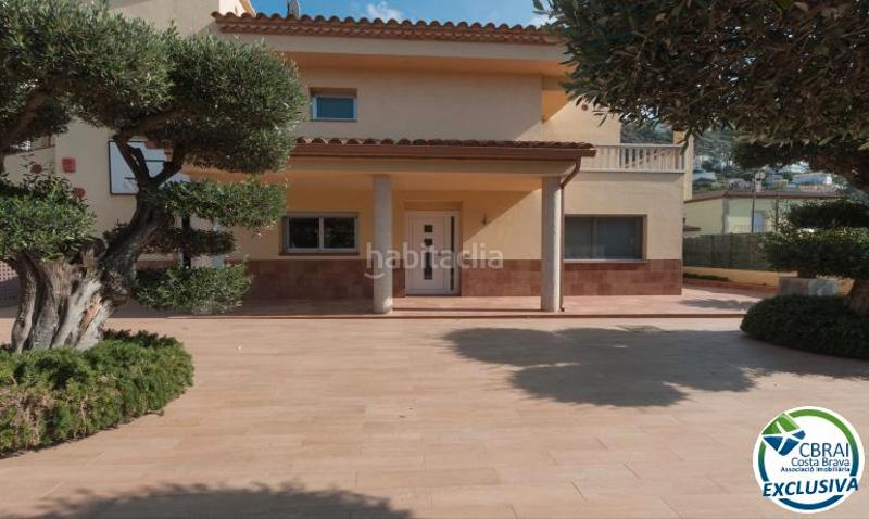 Foto 6e909a4d-473d-47a0-9dd4-dbde5592ede9. Chalet casa moderna de alto standing con piscina cubierta . en Roses