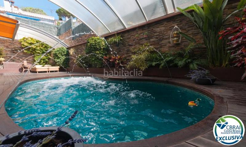 Foto 9671cd8d-c1d3-4963-acaa-b3dfac39d581. Chalet casa moderna de alto standing con piscina cubierta . en Roses