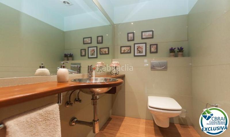 Foto a18a0f47-9395-4bd3-92b8-61300b1b7fe5. Chalet casa moderna de alto standing con piscina cubierta . en Roses