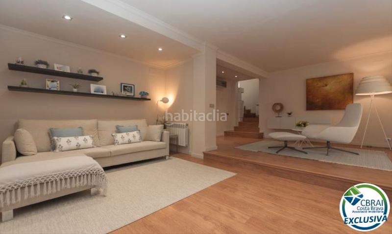 Foto e8b6b67e-1f9c-4dbc-8e4b-6a1ae3140eb2. Chalet casa moderna de alto standing con piscina cubierta . en Roses