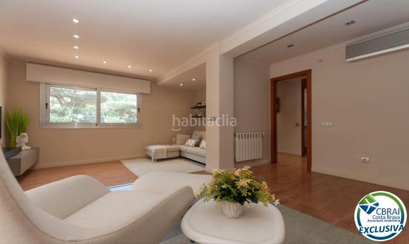 Foto f98831c5-55dd-46f8-8f1a-2c0b4eb1158e. Chalet casa moderna de alto standing con piscina cubierta . en Roses