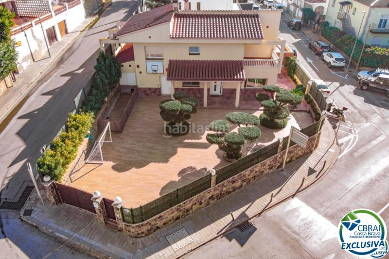 Foto fc096441-dcb5-4806-94e5-f8c9c5f625ce. Chalet casa moderna de alto standing con piscina cubierta . en Roses