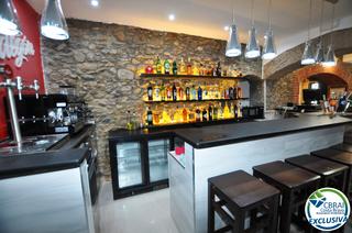 Local Comercial  Carrer de joan badosa i compte. Restaurante en venta en el centro de roses a 270 metros del mar
