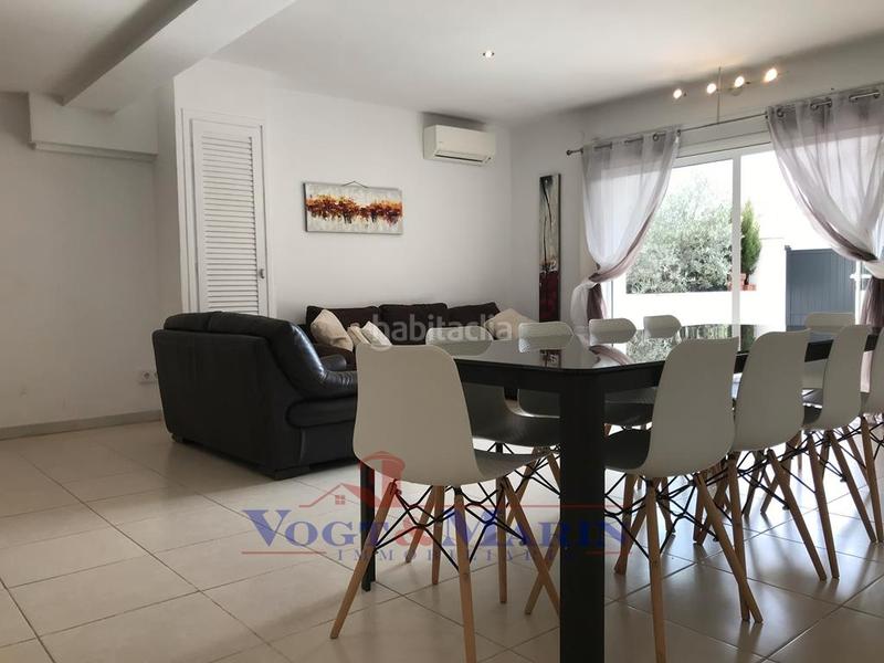 Foto 76cce7f1-24bf-48db-903d-649288f0a830. Planta baja espléndido apartamento moderno con jardín en almadrava, en Roses