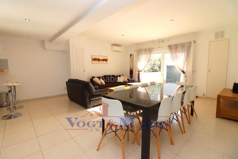 Foto fd772718-edf1-4d39-a0a9-309eb64b0214. Planta baja espléndido apartamento moderno con jardín en almadrava, en Roses
