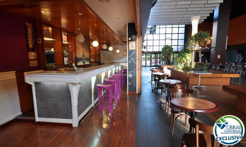 Foto e8671c51-7a04-4e1f-8434-495dd2c83202. Local comercial bar-cafetería en la zona de los cines en Figueres