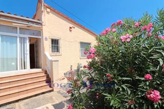 Maison  Carrer baix ebre. Casa independiente con jardín en mas boscà, roses