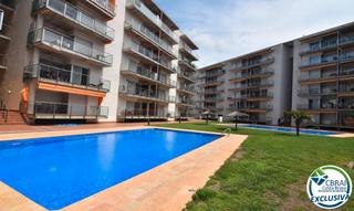 Piccolo appartamento  Carrer cap blanc. Apartamento con gran terraza y piscina comunitaria santa margari