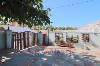 Casa aparellada  Carrer carlit. Acogedora casa completamente reformada en carlit, empuriabrava