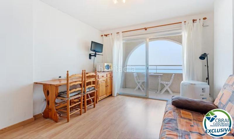 Foto e2bf1f1e-75b0-4cb0-979c-a0b2f7d1b291. Estudio  con terraza y espectaculares vista al mar en Empuriabrava
