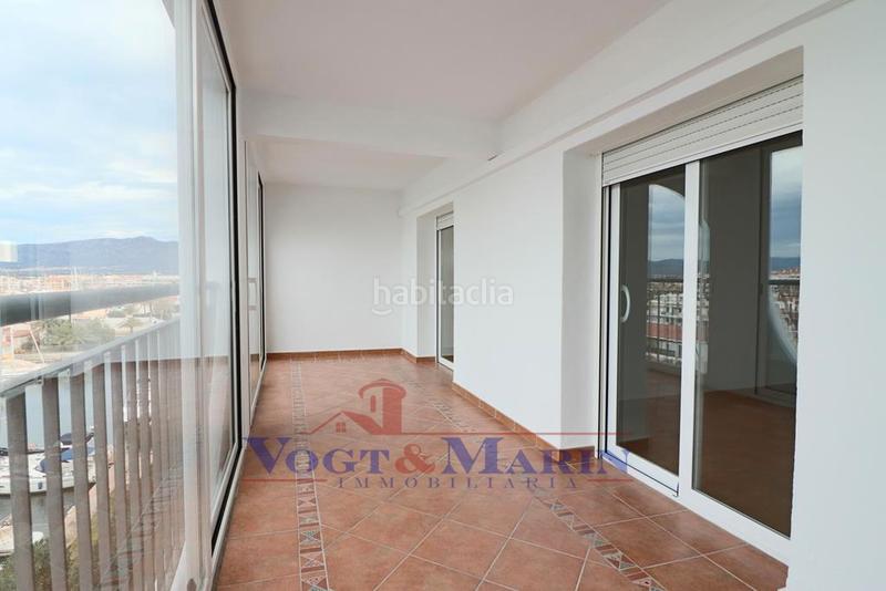 Foto c6f7cf36-ae6e-4ddb-9438-37fa69c9781e. Apartamento exclusivo apartamento de lujo con vistas al mar en Empuriabrava