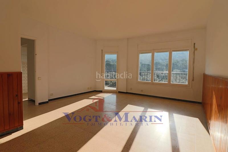 Foto e2698ccf-f606-4fec-bd7b-f358d502a3ea. Apartamento luminoso apartamento en zona residencial con vistas a la montaña en Roses
