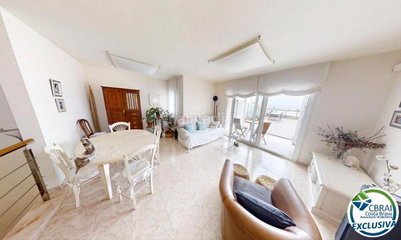 Foto 0da5bbb7-34b8-45b4-8395-a9a83586a6c5. Ático -dúplex con vista al mar a 180m de la playa en Roses