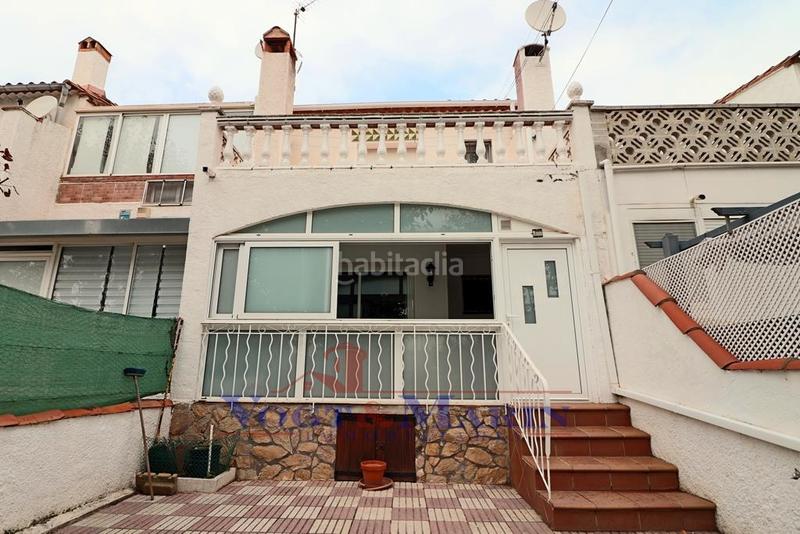 Foto 0cfbb6f5-6162-4cec-af23-e718de2e1b4b. Casa adosada acogedora casa de 1 dormitorio con amplia terraza i piscina en Empuriabrava