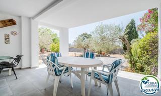 Maison  Carrer fonts. Casa formada por dos apartamentos con licencia turística en mas
