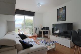 Pis  Carrer puigmal. Luz, comodidad y buen gusto: apartamento de 76 m² con piscina y