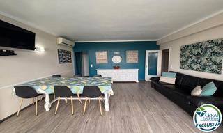 Pis  Carrer del port de reig. Apartamento renovado con licencia turística, terraza y piscina