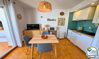 Apartament  Carrer de josep carner. Apartamento con piscina y parking privado en la urbanización pui