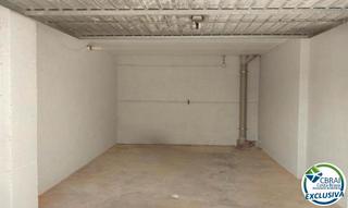 Parking voiture  Avinguda pastor. Garaje cerrado de 17 m² en venta en santa margarita (roses)
