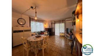 Pis  Carrer alberes comercial. Bonito piso en venta en la zona comercial de empuriabrava