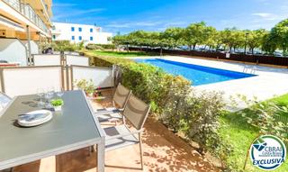 Apartamento  Carrer de bartolome murillo. Apartamento en primera línea de mar en salatà, roses