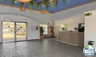 Apartament  Avinguda port canigó. Apartamento con piscina y jardín comunitarios en santa margarita