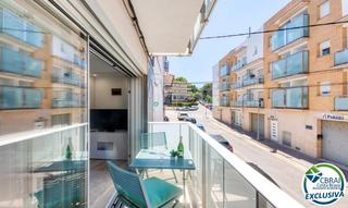 Apartament  Carrer raval dels grecs. Apartamento céntrico con garaje opcional en roses
