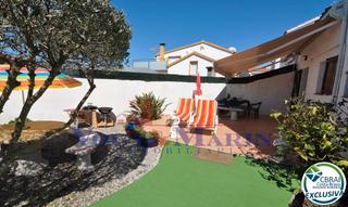 Maison jumelée  Avinguda del mas mates. Casa con jardín y licencia turística en mas mates, roses