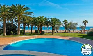 Apartament  Passeig marítim. Apartamento en primera línea con vista al mar, piscina y terraza